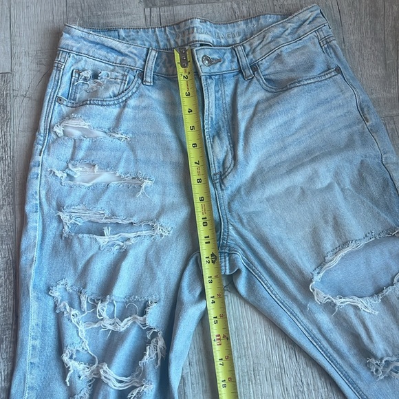 American‎ Eagle Women’s Strigid  Mom Jean Distressed Size 12 - Picture 8 of 9